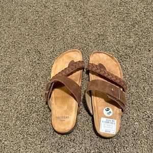 Earth Origins sandals size 9.5 never worn.